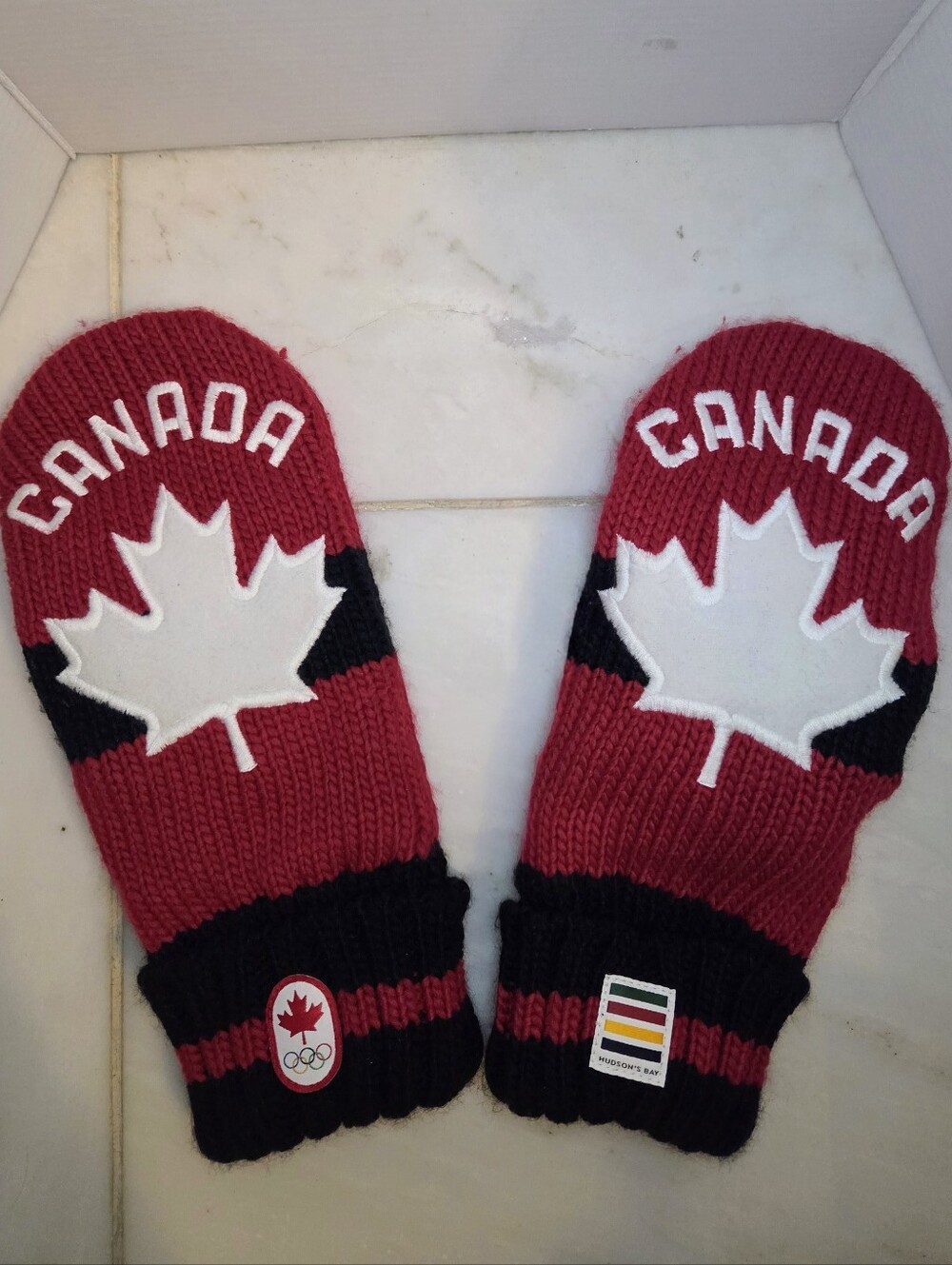 Hudson's Bay Company 2018 Team Canada Adult Mittens